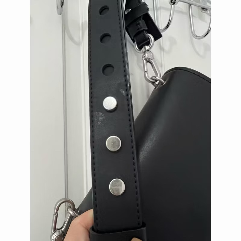 charles&keith 黑色包包-7