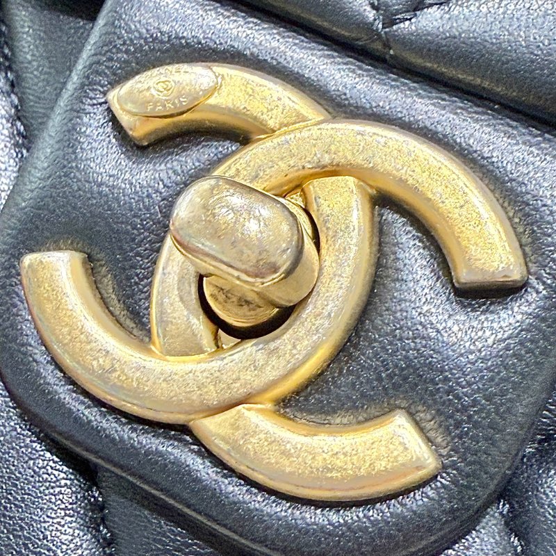 CHANEL - 黑色羊皮金釦愛心鍊方胖-2