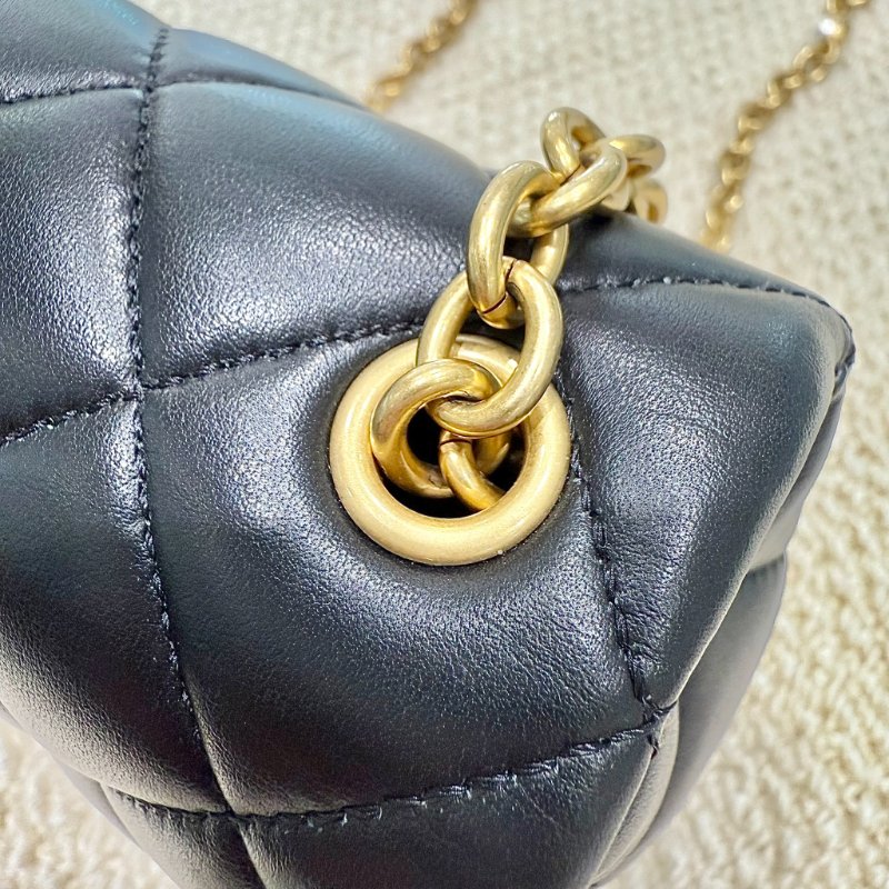 CHANEL - 黑色羊皮金釦愛心鍊方胖-4