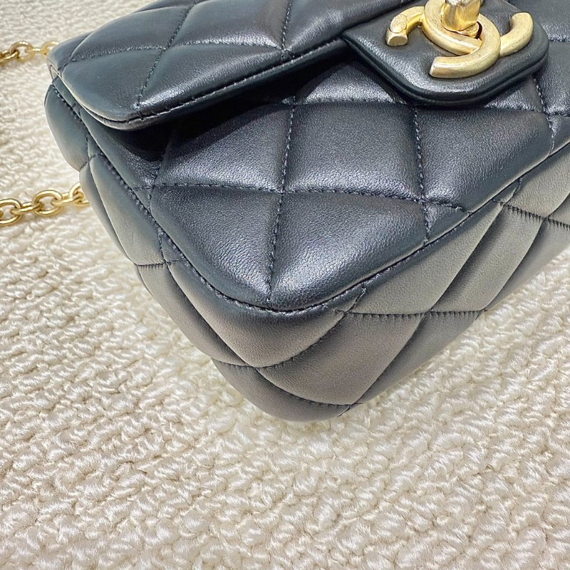 CHANEL - 黑色羊皮金釦愛心鍊方胖-7