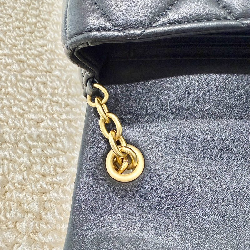 CHANEL - 黑色羊皮金釦愛心鍊方胖-12