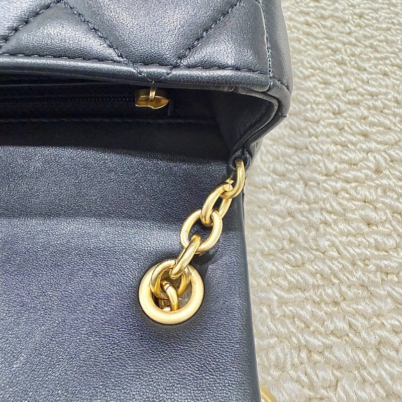 CHANEL - 黑色羊皮金釦愛心鍊方胖-13