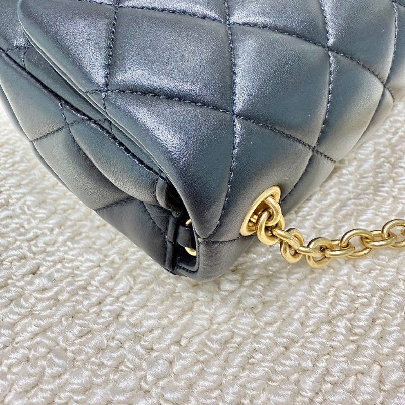 CHANEL - 黑色羊皮金釦愛心鍊方胖-17