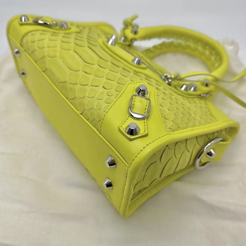 BALENCIAGA 檸檬黃mini蛇皮手提肩背機車包23.8*16*6.3 99新配件塵袋鏡子-2