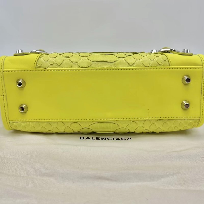 BALENCIAGA 檸檬黃mini蛇皮手提肩背機車包23.8*16*6.3 99新配件塵袋鏡子-3