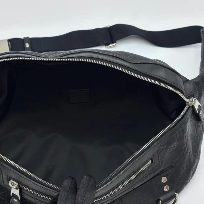 GUCCI 全皮壓花黑色銀扣腰包 30*22*10 98新配件塵袋-1