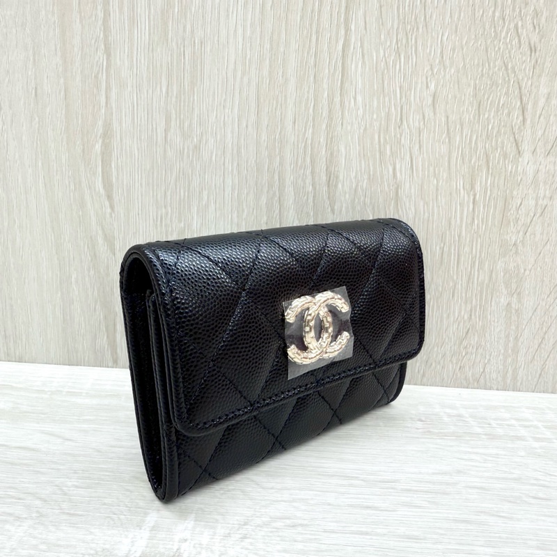 CHANEL黑色荔枝牛皮季節款金釦下蓋卡包AP4093-4