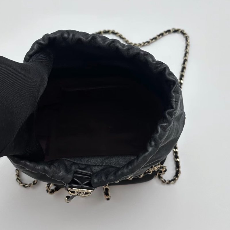 CHANEL 黑金鏈條抽繩水桶包 14*21*14 98新配件塵袋保卡-1