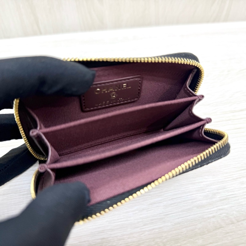 CHANEL黑色荔枝牛皮金釦ㄇ拉零錢卡包AP0216-6