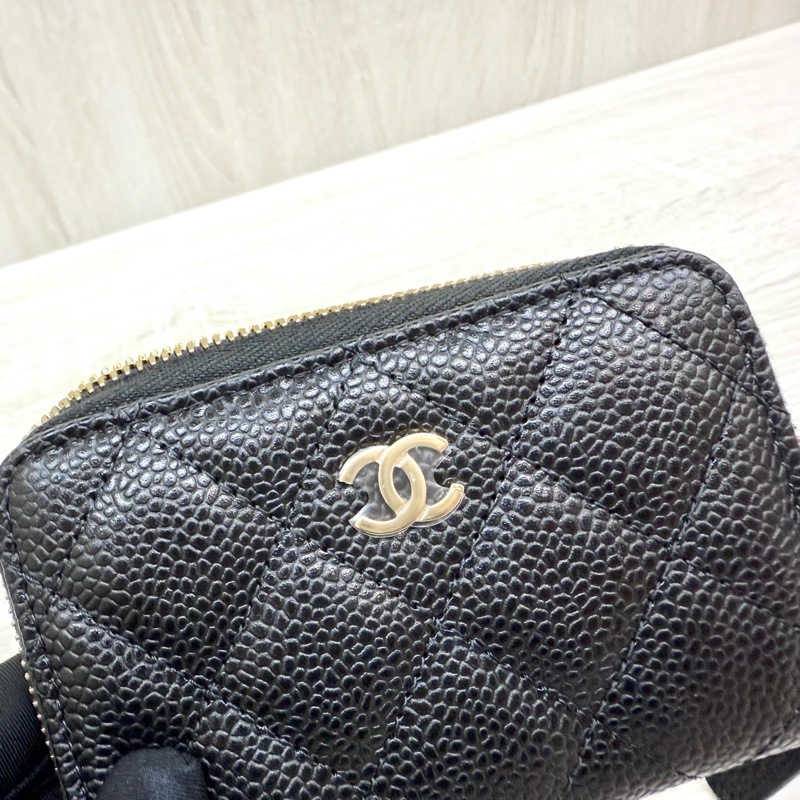 CHANEL黑色荔枝牛皮金釦ㄇ拉零錢卡包AP0216-7