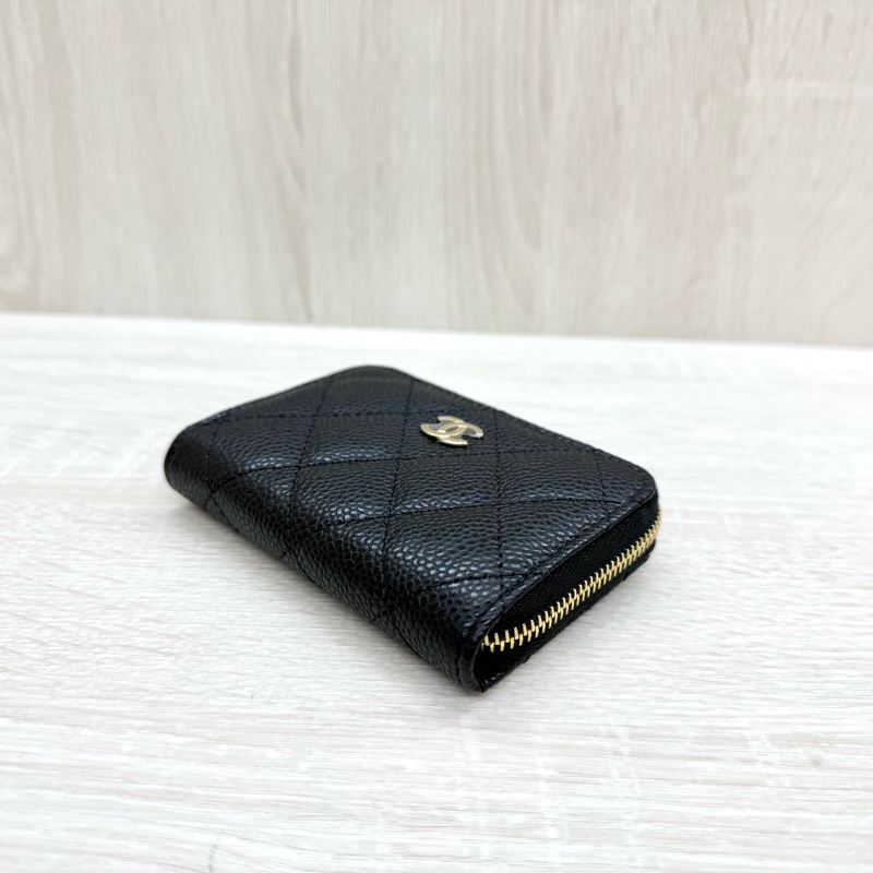 CHANEL黑色荔枝牛皮金釦ㄇ拉零錢卡包AP0216-8