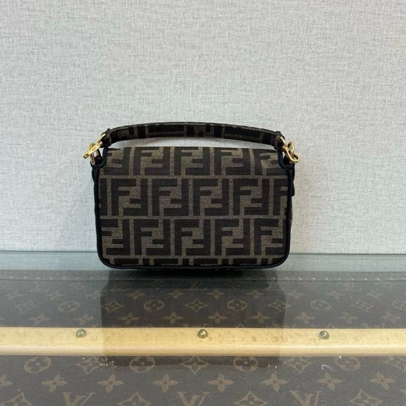 FENDI 老花金扣mini手提斜背法棍包19*11*5 98新配件塵袋-5