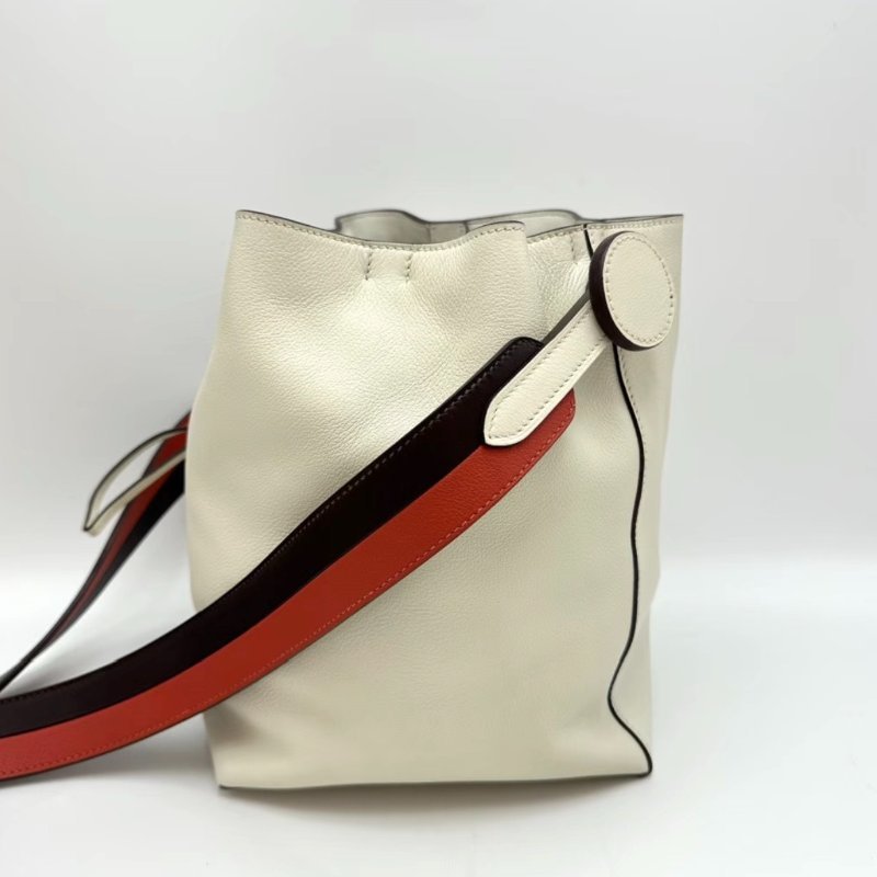 HERMES 奶油白Lico肩背斜背水桶包17.5*23*17.5 98新配件塵袋-4