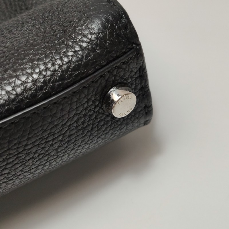 Fendi Peekaboo躲貓貓牛皮小惡魔圖案扭鎖斜挎包單肩包-14