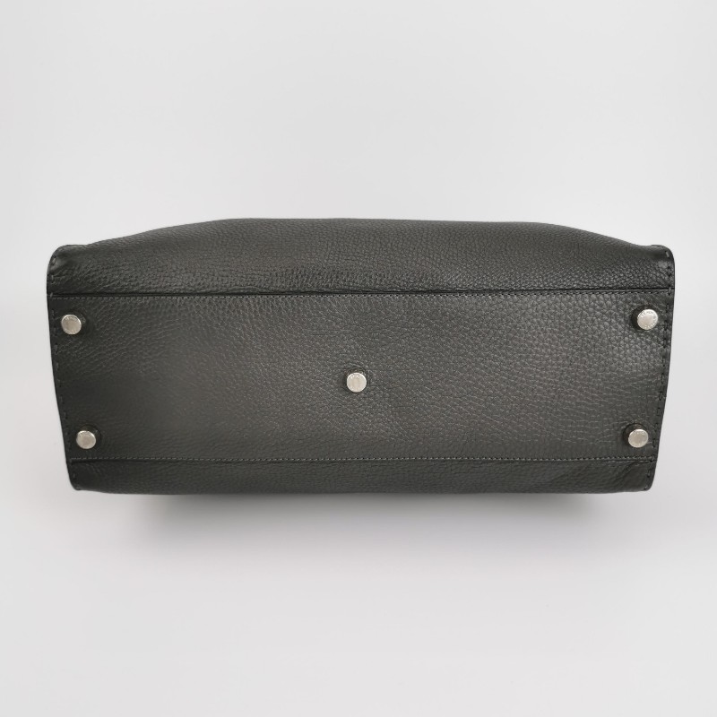 Fendi Peekaboo躲貓貓大號牛皮小惡魔圖案扭鎖單肩包。-5