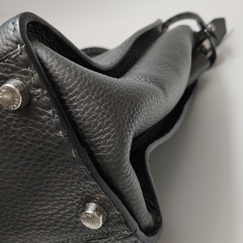 Fendi Peekaboo躲貓貓大號牛皮小惡魔圖案扭鎖單肩包。-14