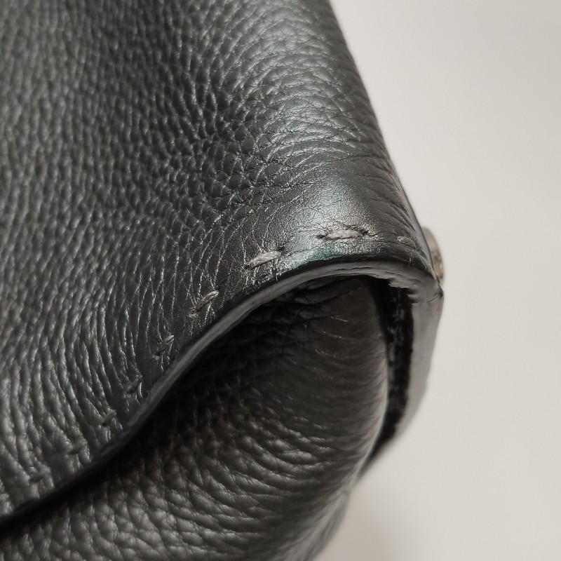 Fendi Peekaboo躲貓貓大號牛皮小惡魔圖案扭鎖單肩包。-16