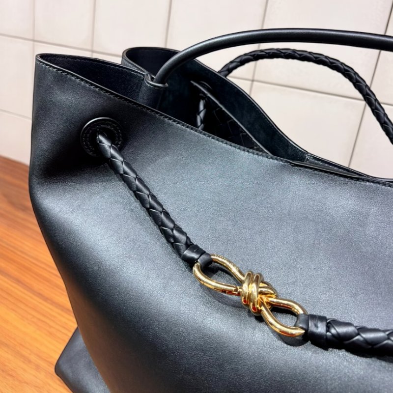 🎉新品好折扣✨Bottega Veneta 806010 大款絲緞小牛皮 Andiamo包 Black 黑色-5