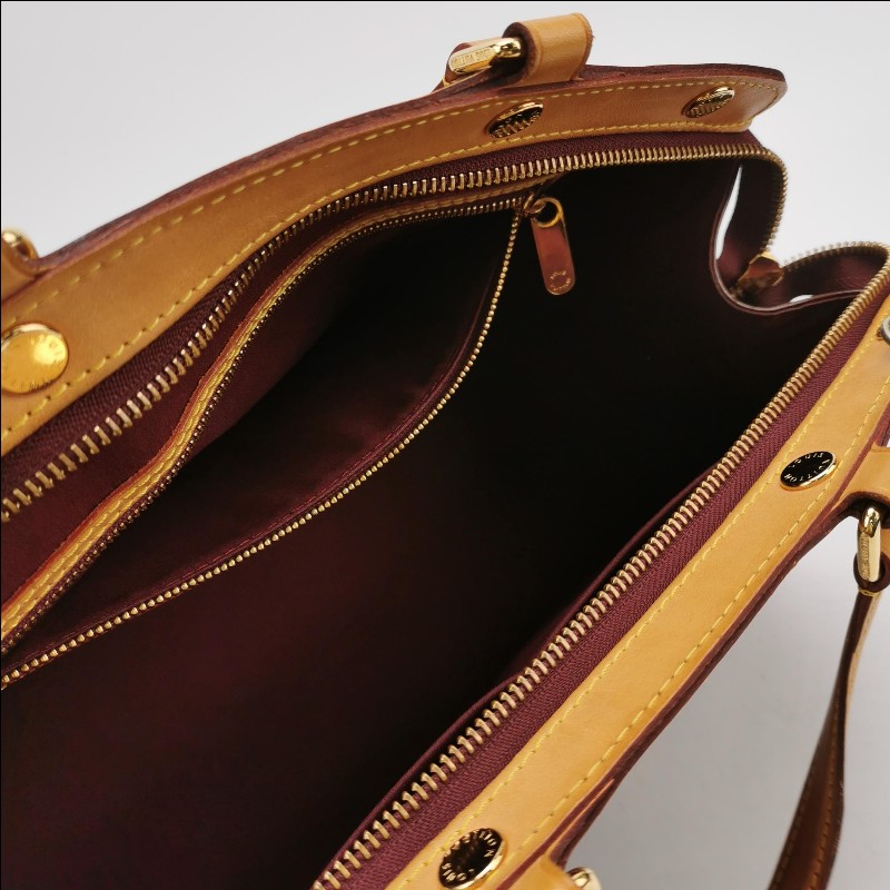 Louis Vuitton(LV) Brea醫生包中號植鞣革漆皮壓紋老花鉚釘裝飾單肩包-6