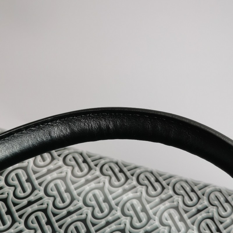 Burberry 牛皮TB標識印花斜挎包單肩包-12