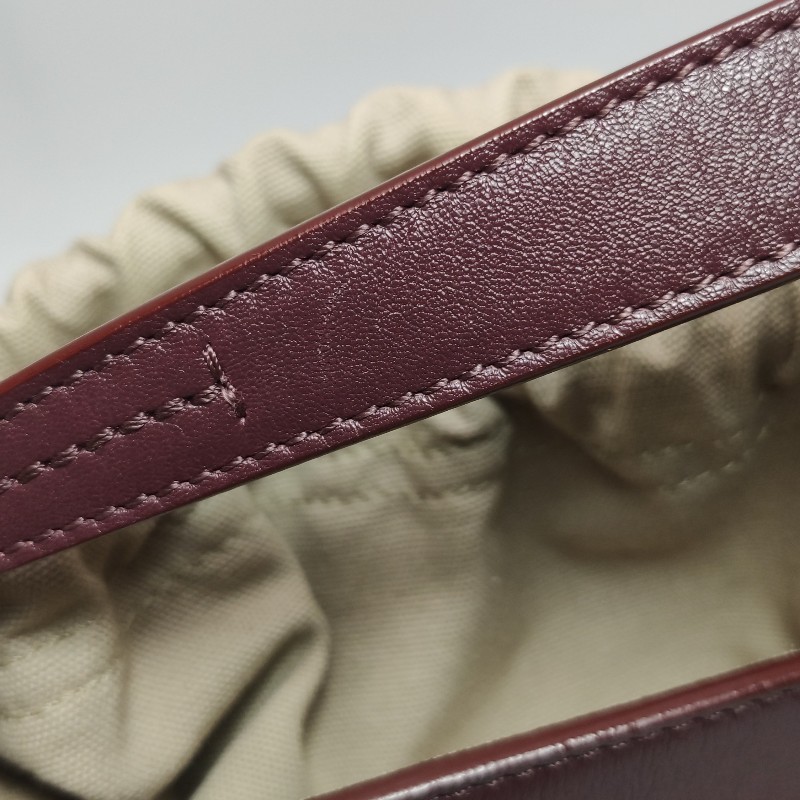 Chloe Roy小號牛皮純色穿孔圓環斜背包-22