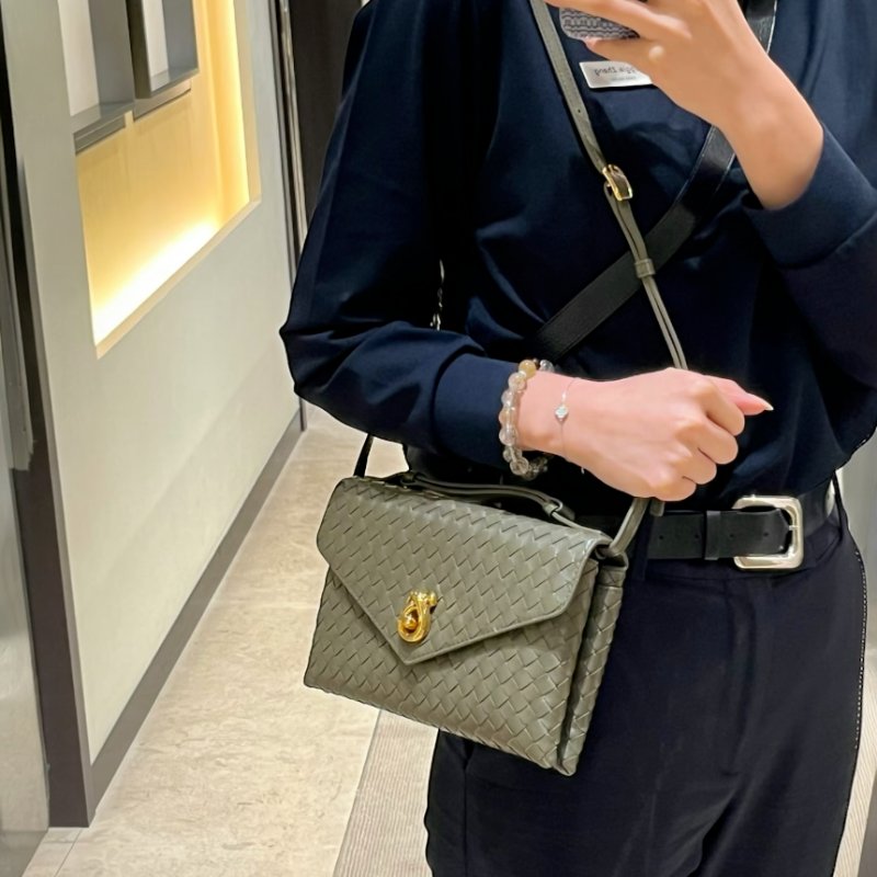 🎉新品好折扣✨Bottega veneta 817191 Knot Lock 信封手提斜背包 柏樹綠-2