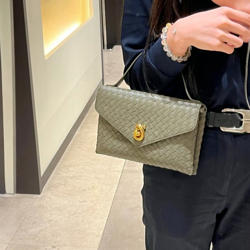 🎉新品好折扣✨Bottega veneta 817191 Knot Lock 信封手提斜背包 柏樹綠-3