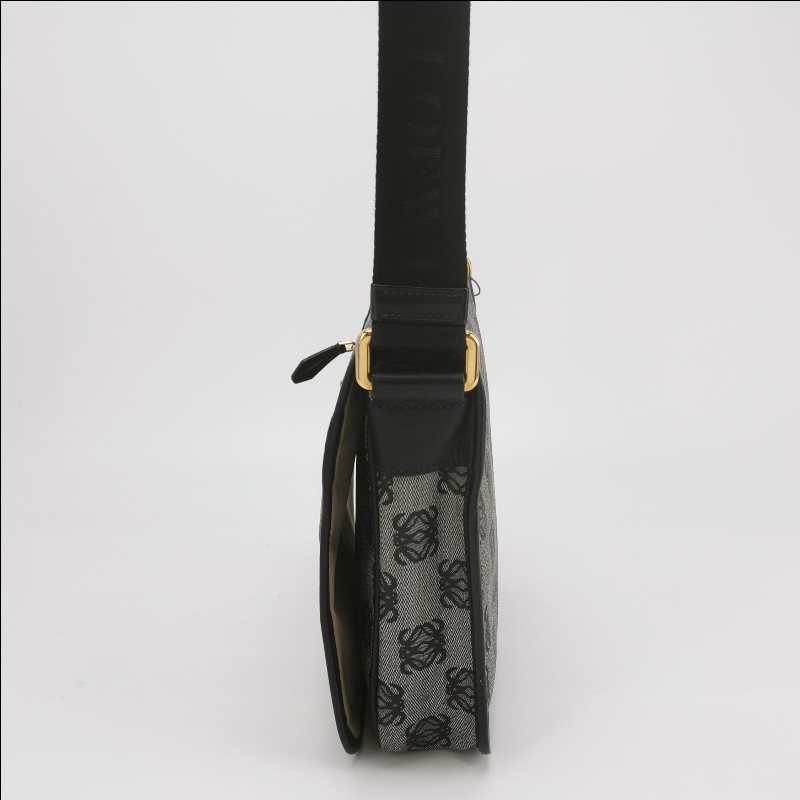 Loewe 牛皮拼帆布logo徽標斜背包-3