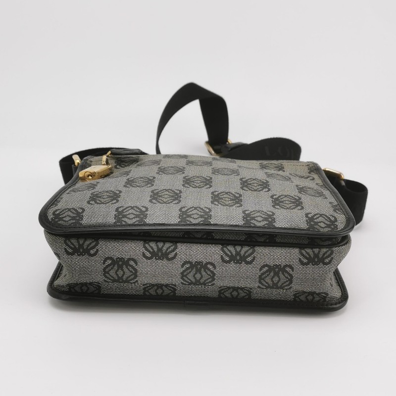 Loewe 牛皮拼帆布logo徽標斜背包-5