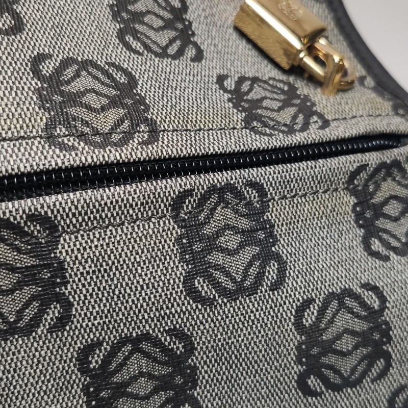 Loewe 牛皮拼帆布logo徽標斜背包-18