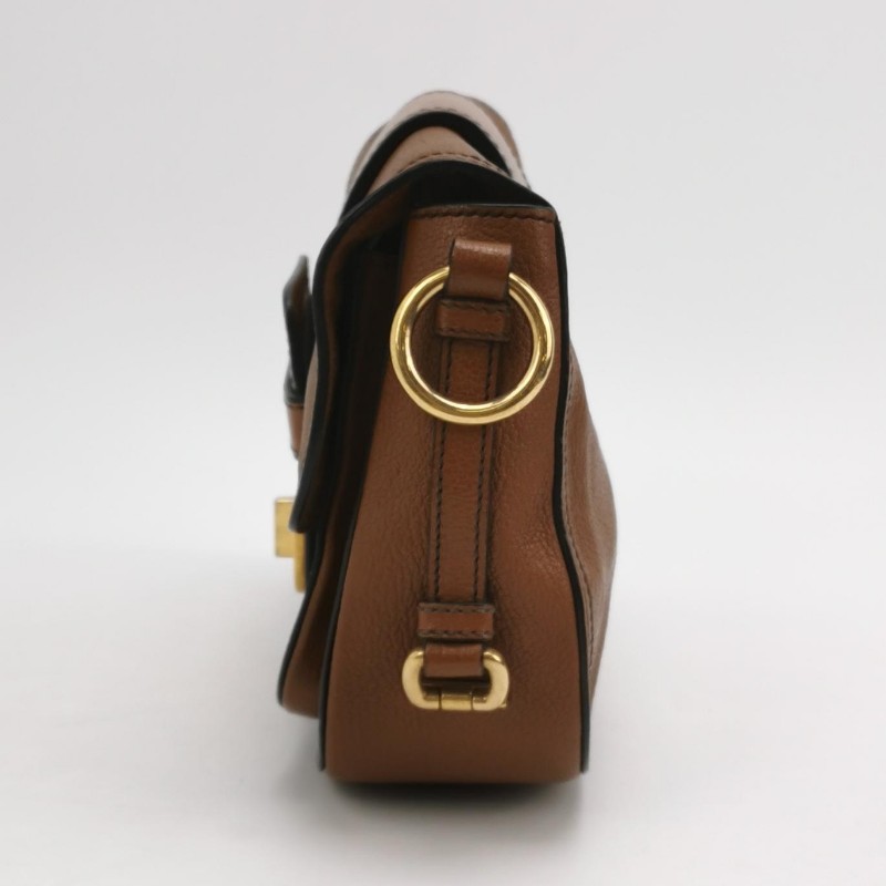 Miu Miu 牛皮羊皮純色字母Logo旋扣斜背包-2