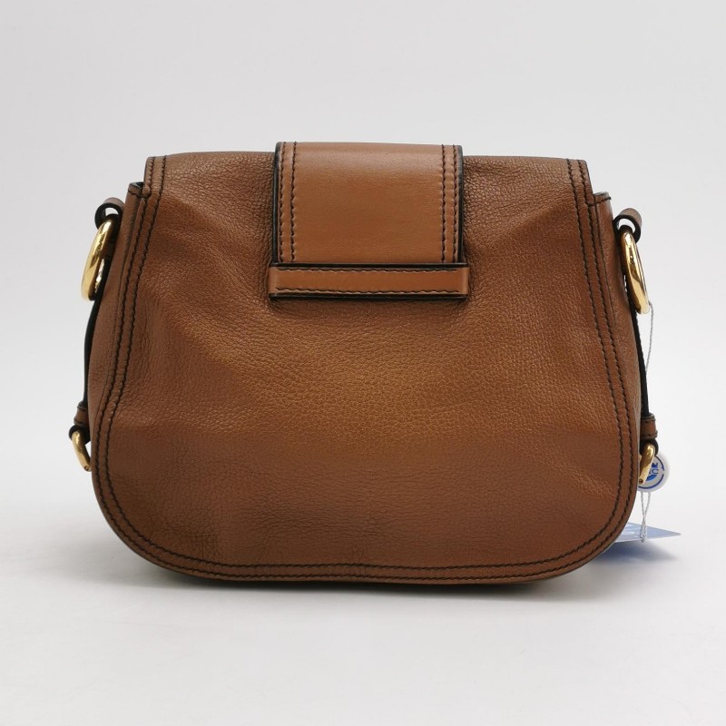 Miu Miu 牛皮羊皮純色字母Logo旋扣斜背包-4