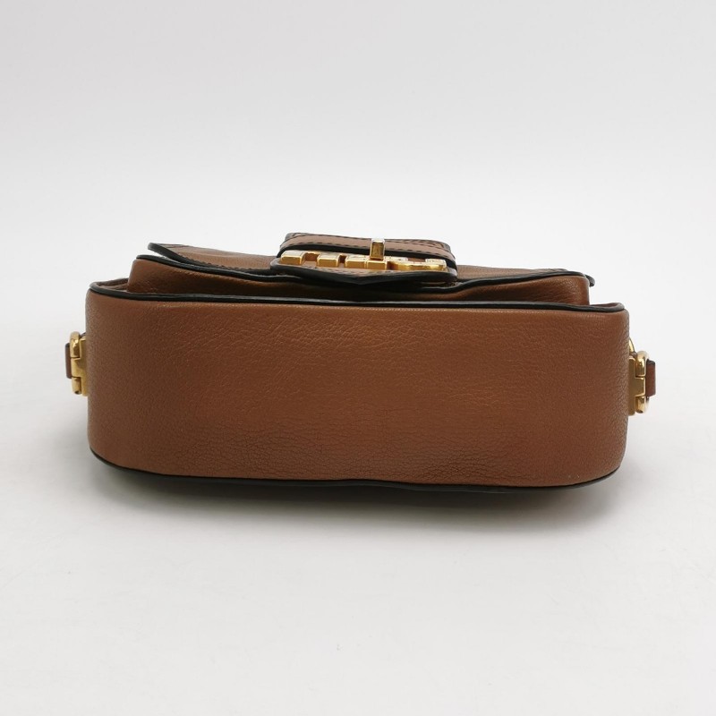 Miu Miu 牛皮羊皮純色字母Logo旋扣斜背包-5