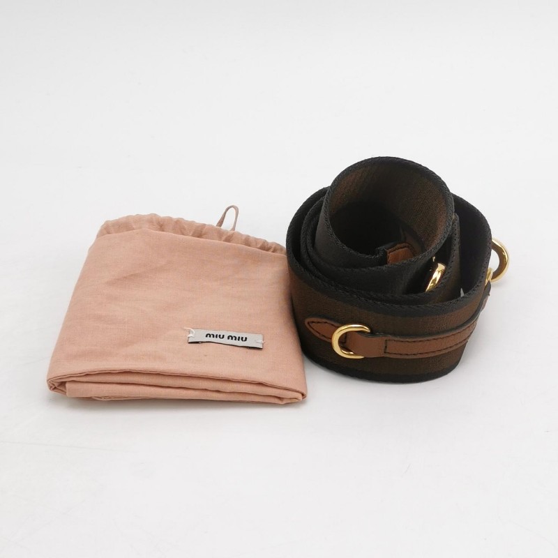 Miu Miu 牛皮羊皮純色字母Logo旋扣斜背包-8