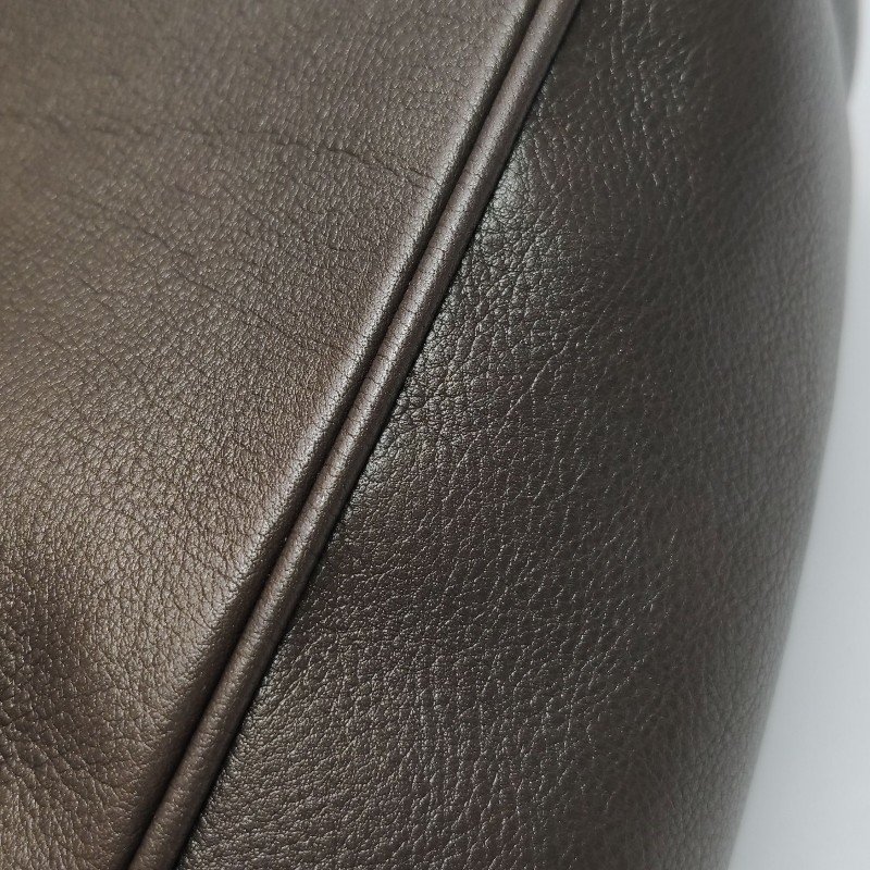 Loewe 牛皮純色字母Logo壓印手提包-13