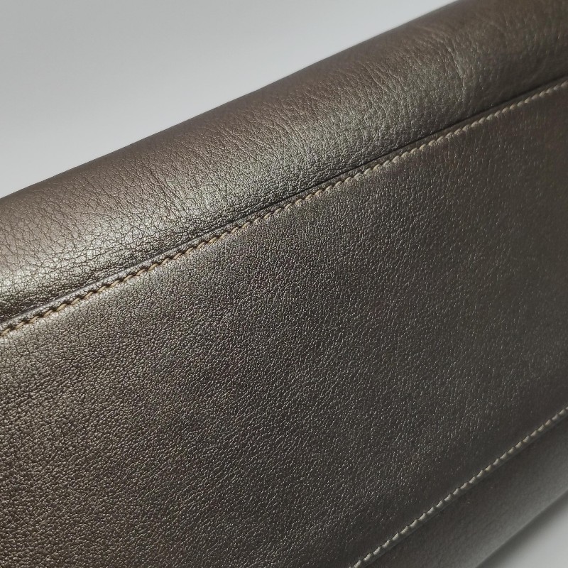 Loewe 牛皮純色字母Logo壓印手提包-15