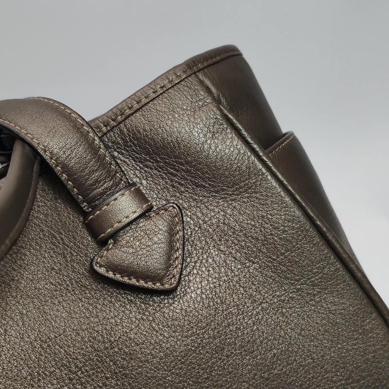 Loewe 牛皮純色字母Logo壓印手提包-18