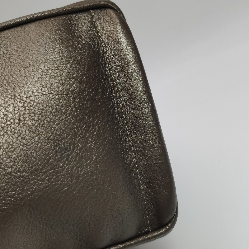 Loewe 牛皮純色字母Logo壓印手提包-20