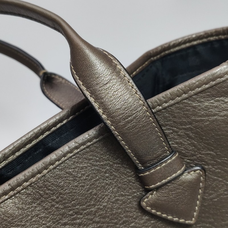 Loewe 牛皮純色字母Logo壓印手提包-22