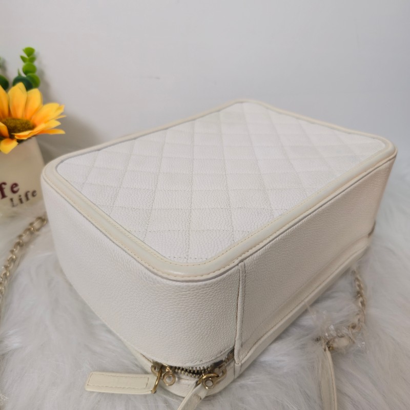 CHANEL 白色荔枝紋 vanity case中號相機包-4