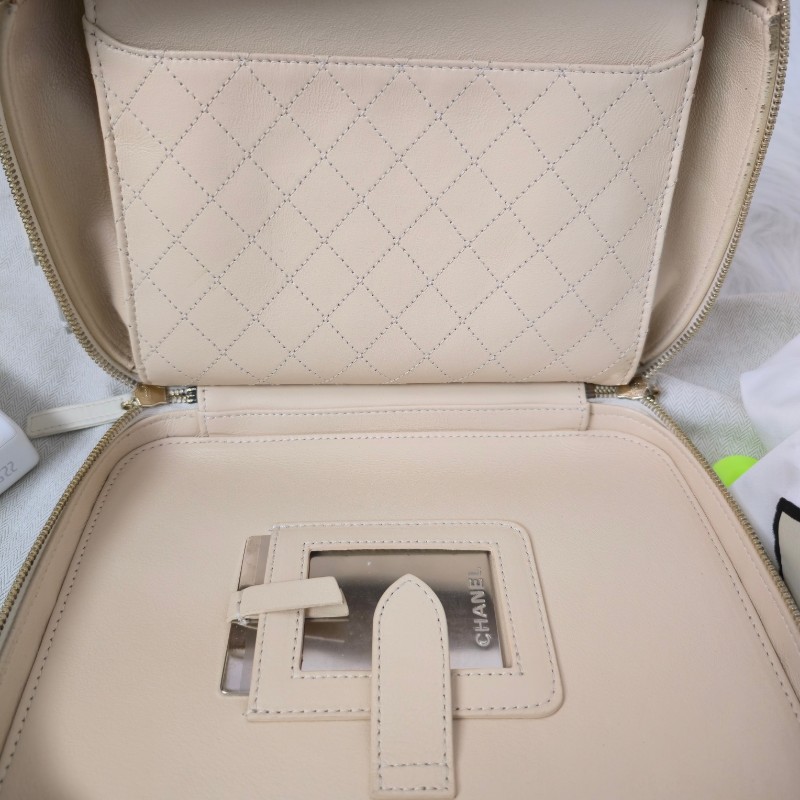 CHANEL 白色荔枝紋 vanity case中號相機包-10