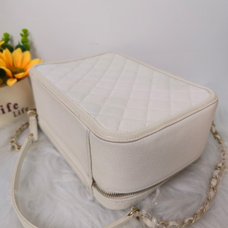 CHANEL 白色荔枝紋 vanity case中號相機包-17