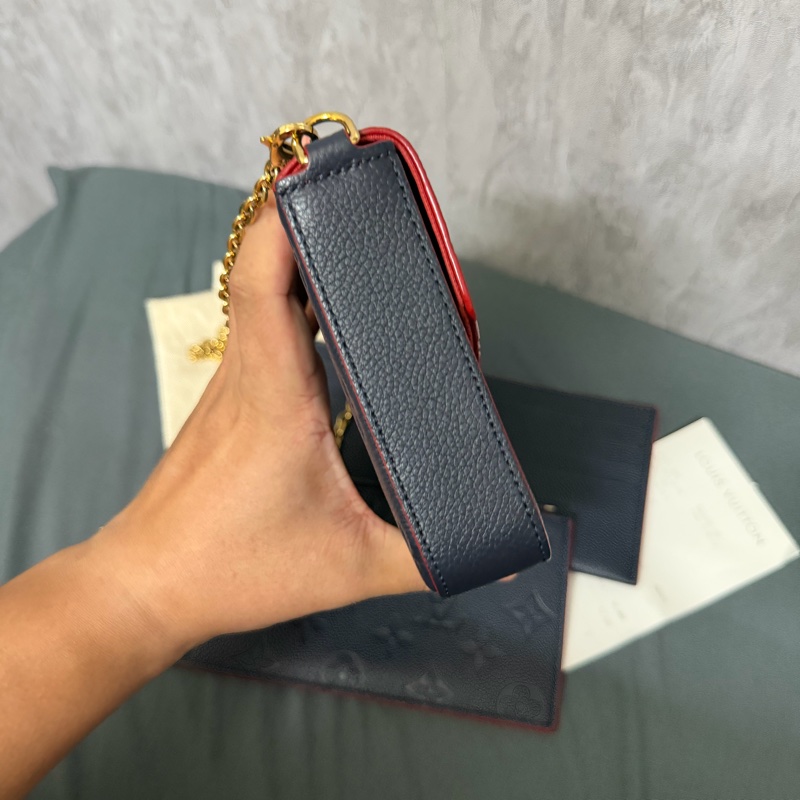 Lv 深藍壓紋三合一鏈條包-5