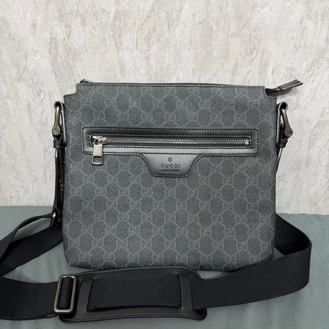 Gucci 黑色Logo側背包