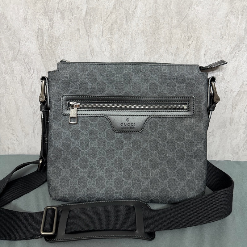 Gucci 黑色Logo側背包-0