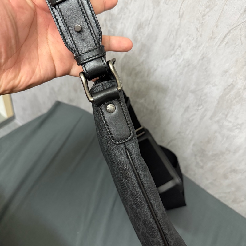 Gucci 黑色Logo側背包-3