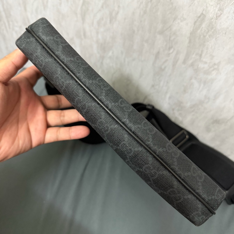 Gucci 黑色Logo側背包-4