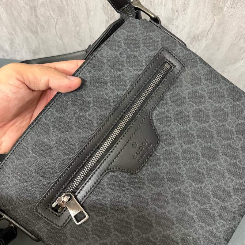 Gucci 黑色Logo側背包-5