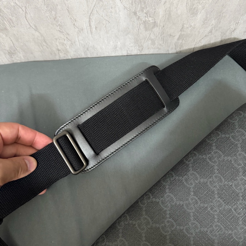 Gucci 黑色Logo側背包-7