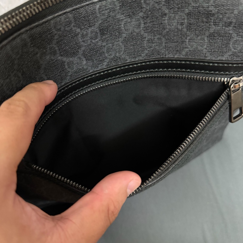 Gucci 黑色Logo側背包-9